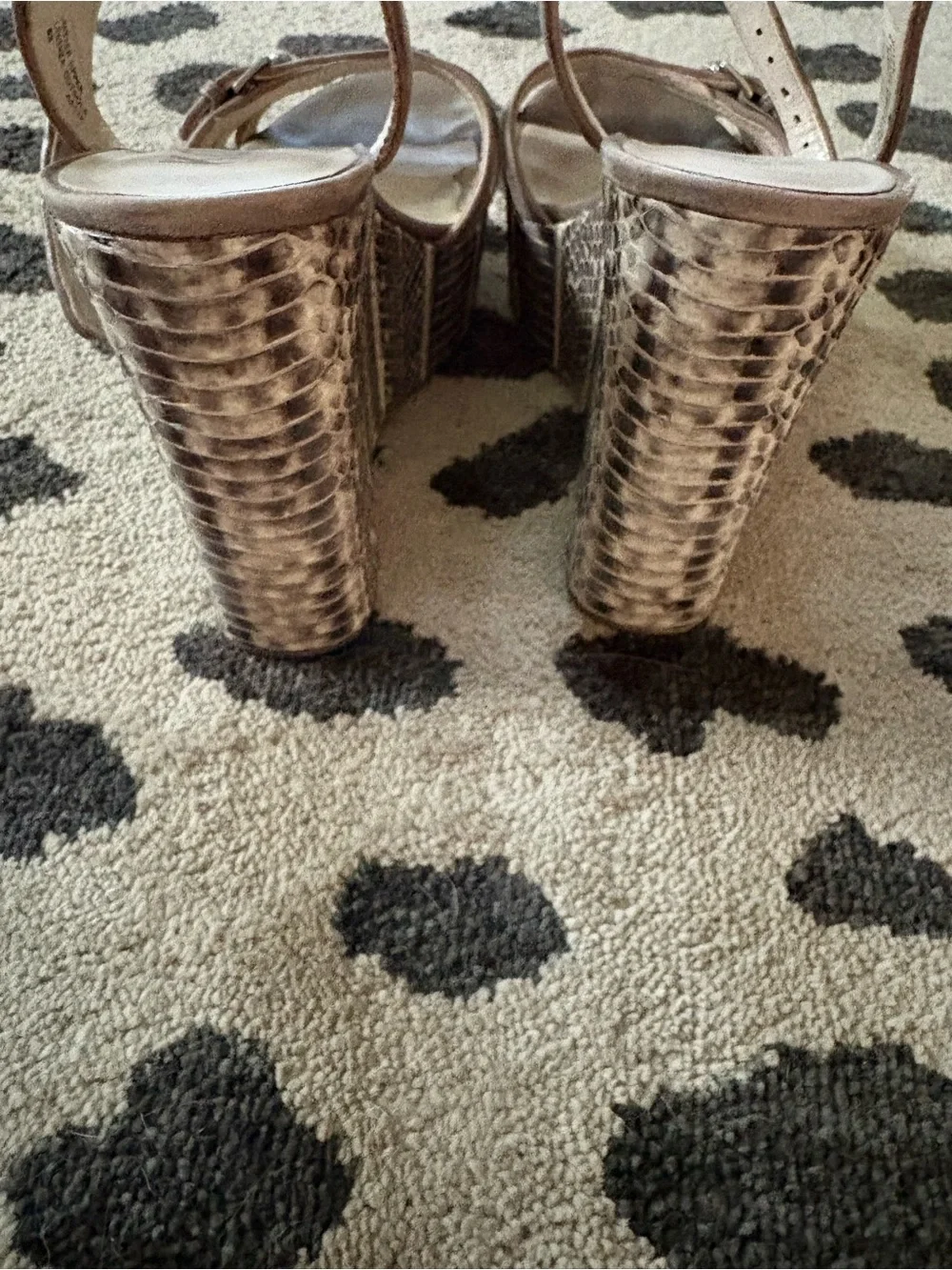 Women’s Taupe Snake-Print Wedge Sandals 👡 Michael kors great condition